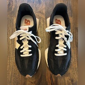 New Balance Women's 327 Shoes